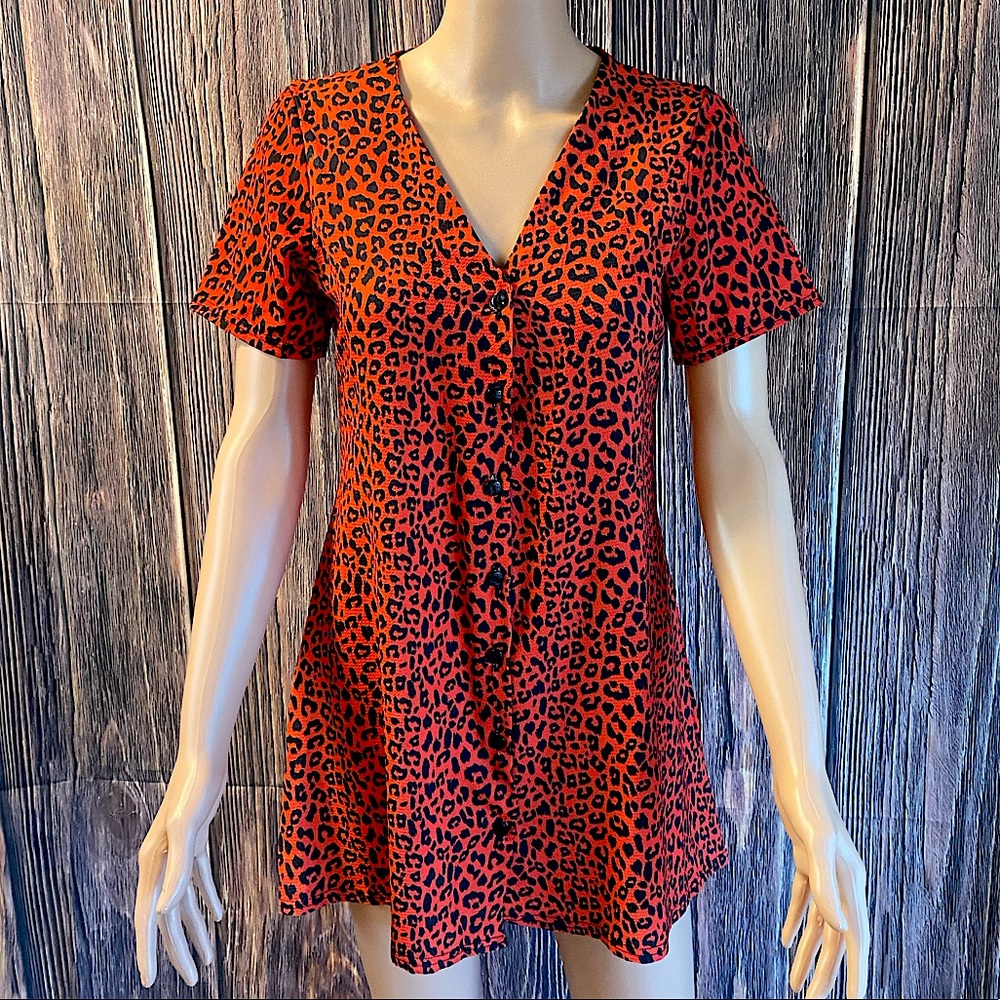 Boohoo NWT US size 4 UK size 8 petite red leopard print button shirt dress